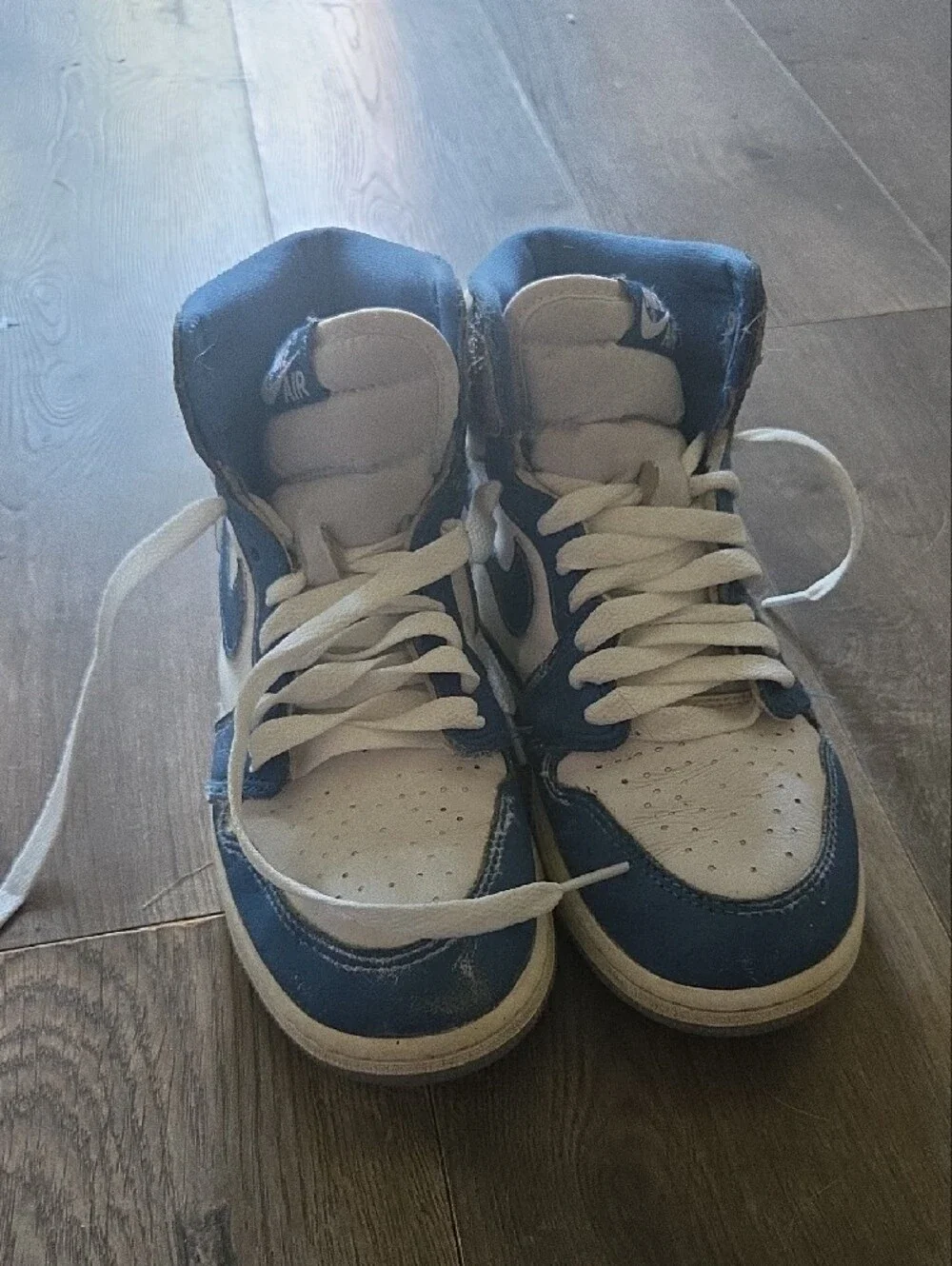 Boys High-Top Nike in White and Blue - Boys Sizs 5